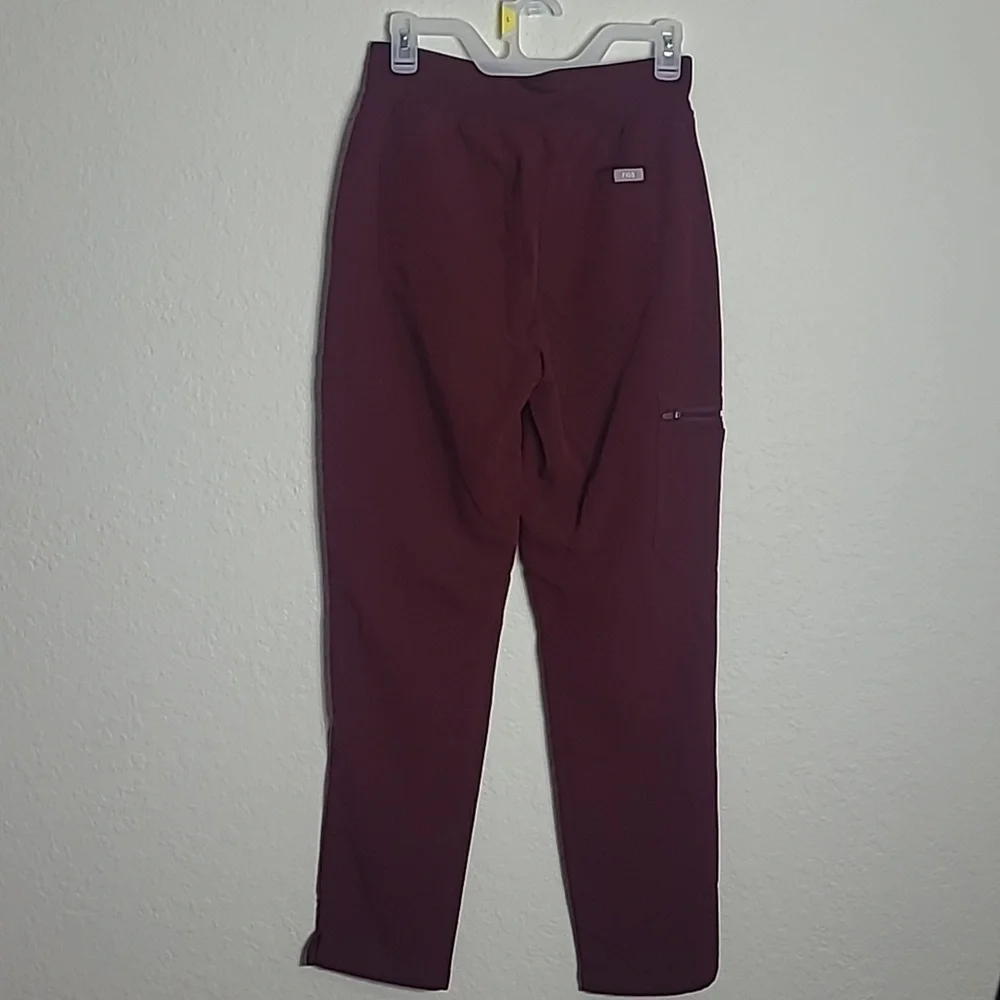 Figs Men's Maroon Joggers Scrubs with Gray Drawstring Size S
